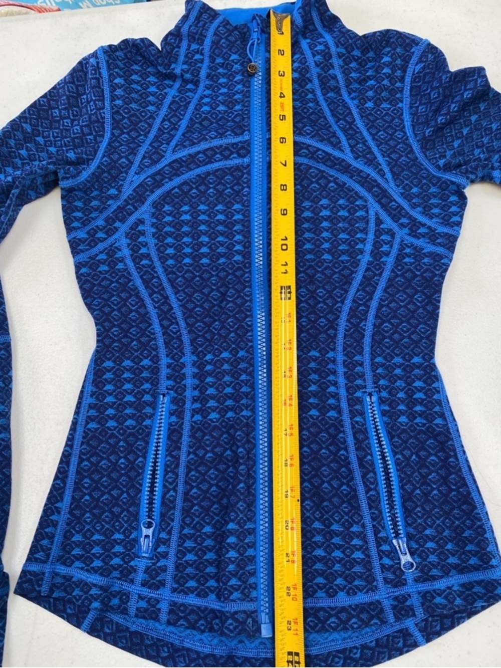 Lululemon Define Jacket Blue Geometric Pattern Full Zip Size 4 Thumbholes - Picture 9 of 13